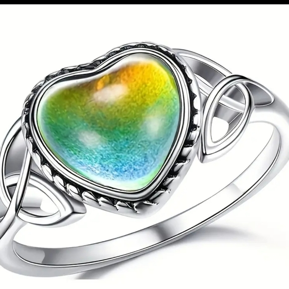 Mood Ring Heart Shaped Temperature. Sensing Color Changing. New In the package. - Picture 7 of 11